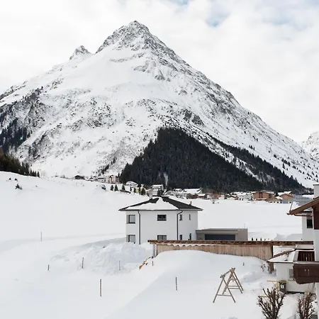 Mountain Daire