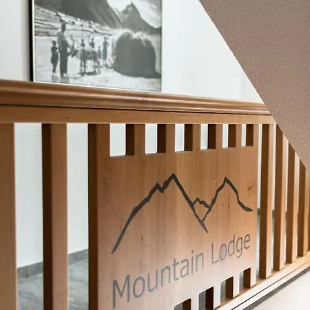 Mountain Apartman *